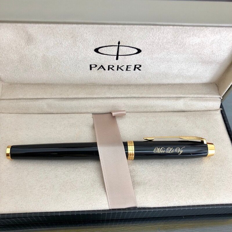 Quà tặng khắc tên làm quà lưu niệm uy tín TPHCM